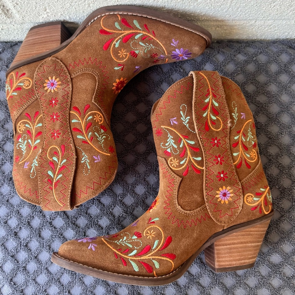 Dingo Women's Sugar Bug Suede Fashion Booties Camel Brown Size 7 - Picture 5 of 10